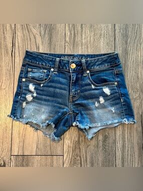 American Eagle Midi Distressed Denim Shorts Size 4